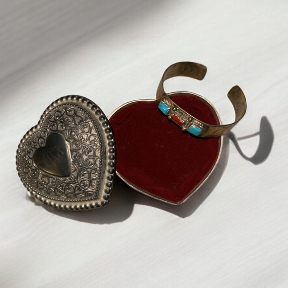 Heritage Mint Ltd. Jewelry - ♥️ {PRICE FIRM} Vintage Silver Heart-Shaped Box